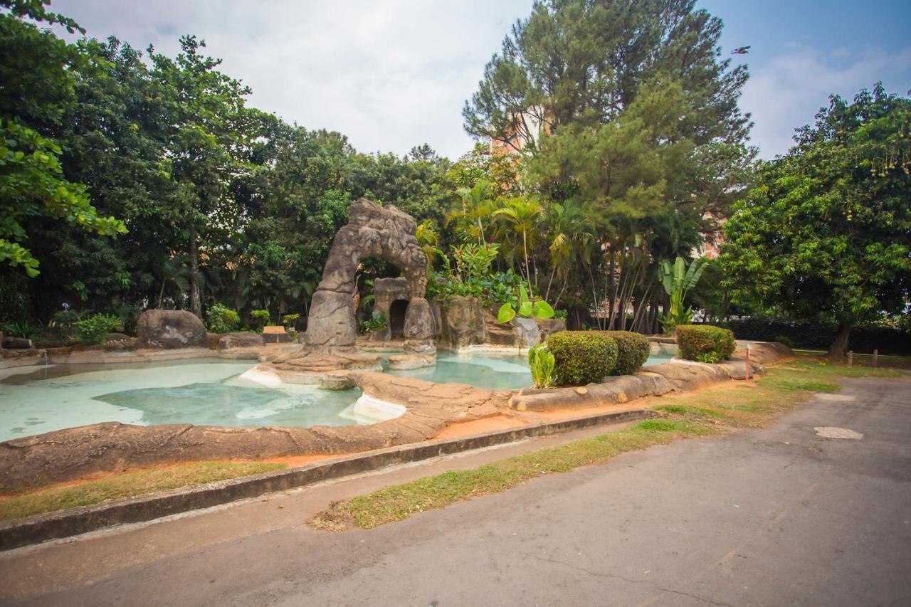 diRoma Fiori com roupa de cama, geladeira, fogão cozinha completa, parque aquático e garagem Apartamento Caldas Novas Exterior foto