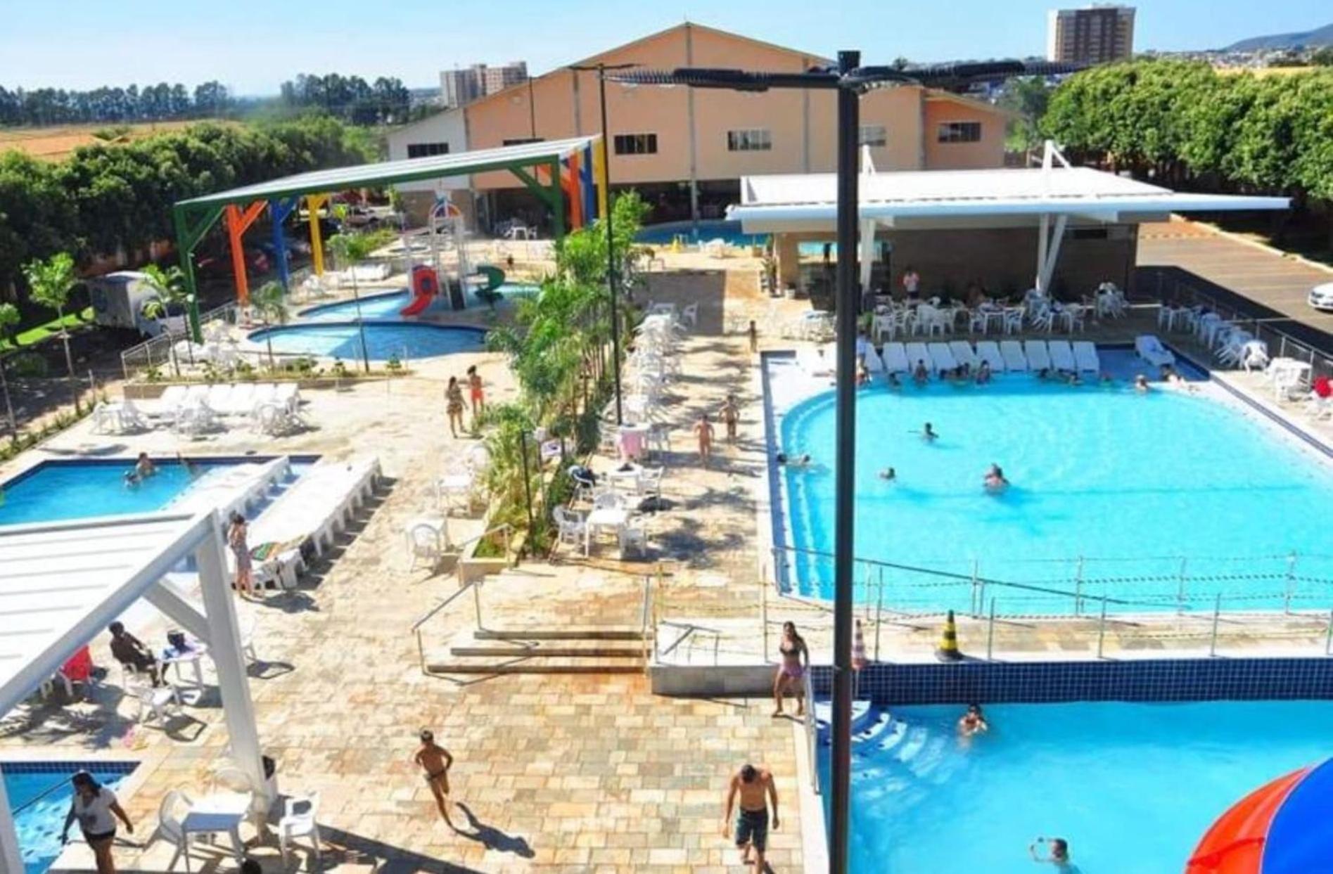 diRoma Fiori com roupa de cama, geladeira, fogão cozinha completa, parque aquático e garagem Apartamento Caldas Novas Exterior foto